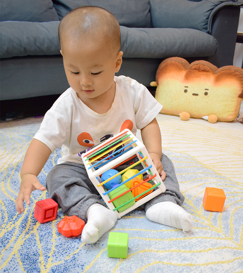 Cubo Sensorial para Diversão dos Bebês